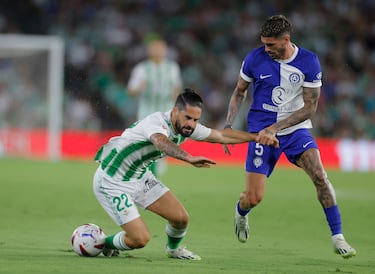 isco y Rodrigo de Paul en una acción del partido.