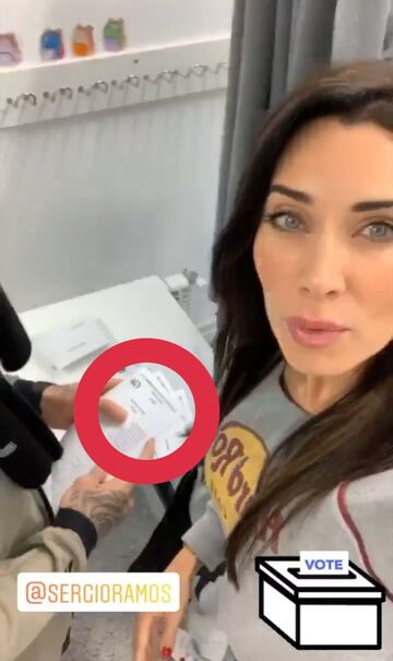 La buena intención del capitán del Real Madrid y su esposa, Pilar Rubio, al compartir en Instagram imágenes de ellos en el colegio electoral durante las Elecciones del 11 de Noviembre, y en las que animaban a todos sus seguidores a acudir a las urnas, le acabó jugando una mala pasada: las papeletas que llevaban en las manos, que eran del Partido Popular, quedaron al descubierto en los stories.