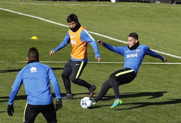 Barrios y Fabra entrenan con Boca a la espera de Cardona