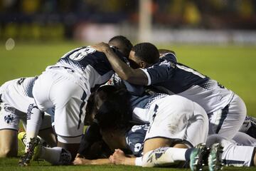 Un partido muy disputado fue el que se vivió en el Estadio Universitario. Te presentamos las majores imágenes que dejó el primer capítulo de la final.