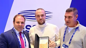 El Ceuta recogía ese premio en Londres.