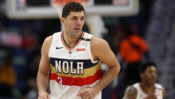 Mirotic vuelve de su lesión a gran nivel acompañando a Davis