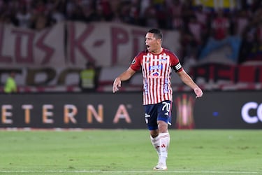  El delantero colombiano recordado por su paso por el Sevilla y el AC Milan se encuentra actualmente en el Junior de Barranquilla de la Categoría Primera A de Colombia. 