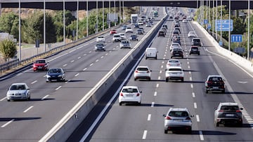 Vehículos en la carretera A-4 durante la operación retorno del verano, a 31 de agosto de 2025, en Madrid (España). La Dirección General de Tráfico (DGT) espera cinco millones de desplazamientos en el último dispositivo especial de tráfico del verano que arrancó el pasado viernes, 29 de agosto. El organismo prevé que se produzcan 5.060.000 movimientos de largo recorrido con motivo del retorno generalizado de este fin de semana.
31 AGOSTO 2025;PIXELADA
Carlos Luján / Europa Press
31/08/2025