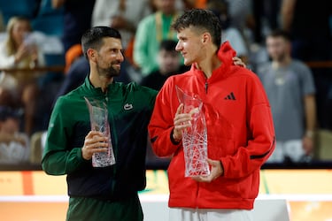Mensik conquista Miami y frustra el ttulo nmero 100 de Djokovic