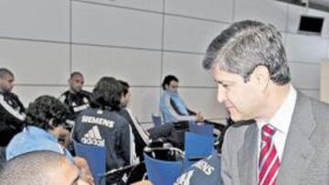 <b>HOLA Y... ¿ADIÓS? </b>El encuentro entre Fernando Martín y Ronaldo se saldó con un frío saludo.