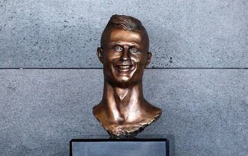 Busto en el aeropuerto Cristiano Ronaldo de Madeira.
