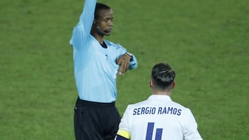 Árbitro de la final explica por qué no expulsó a Sergio Ramos