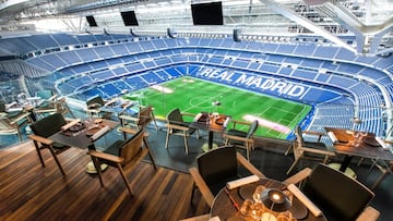 Acude al palco VIP del Bernabéu, enseña todo lo que puede comer y revela cuánto cuesta: cortador de jamón y bandejas de sushi