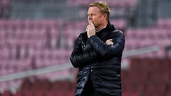 BARCELONA, SPAIN - DECEMBER 08: Head coach Ronald Koeman of FC Barcelona during the UEFA Champions League Group G stage match between FC Barcelona and Juventus at Camp Nou on December 08, 2020 in Barcelona, Spain. Sporting stadiums around Spain remain und