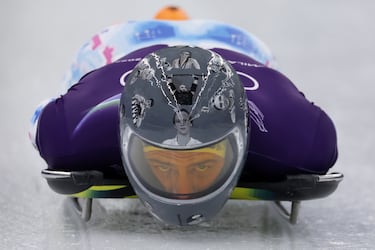 El ucraniano Vladyslav Heraskevych (skeleton) no podrá bajar con el casco‑homenaje a deportistas caídos en ataques rusos, algunos de ellos olímpicos. Lo lució en los entrenamientos, pero el Comité Olímpico Internacional, basándose en la norma que impide manifestaciones políticas durante la competición, no lo ha autorizado para competir.
