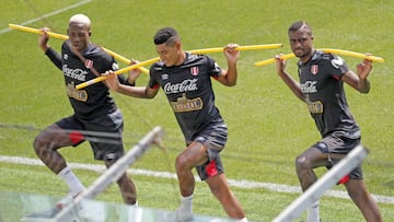 Dos de los pilares del equipo de Ricardo Gareca no podrán disputar el tercer partido de la fase de grupos por distintos problemas físicos. Habrá cambios.