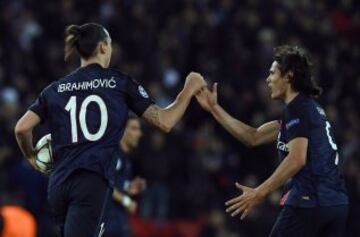 1-1. Zlatan Ibrahimovic celebró el tanto del empate con Cavani.