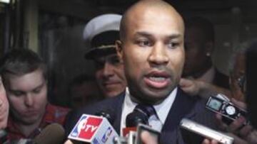 <b>DESMENTIDO. </b>Fisher comparece ante los medios tras una reunión.