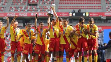 Morelia sub-13 celebra su primer t&iacute;tulo luego de vencer a Le&oacute;n en la final por la v&iacute;a de los penales. 