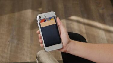 Una carcasa para iPhone 7 que te da 'casi' todo