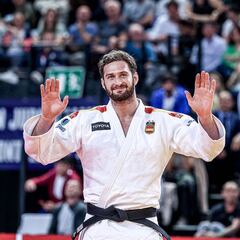 Bronce balsámico para Niko Shera tras su grave lesión de rodilla