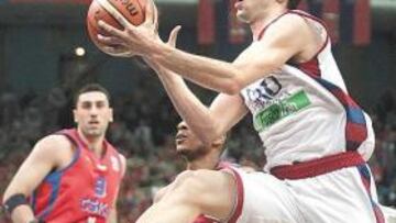 <b>COLOSAL. </b>José Manuel Calderón dio un nuevo ejemplo de empuje y calidad, sin temor ni complejos ante el favorito.