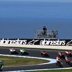 Muñoz lidera por la mañana y por la tarde