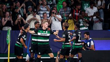 Sporting Lisbon's Swedish forward #09 Viktor Gyokeres celebrates with teammates scoring his team's first goal during the UEFA Champions League 1st round day 1 football match between Sporting CP and LOSC Lille, at Alvalade stadium in Lisbon, on September 17, 2024. (Photo by FILIPE AMORIM / AFP)