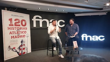 Rubén Uría y Fran Guillén en la presentación de '120 historias del Atlético de Madrid'.