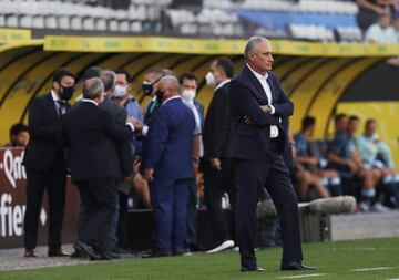 Tite, el seleccionador brasileño, espera noticias. 