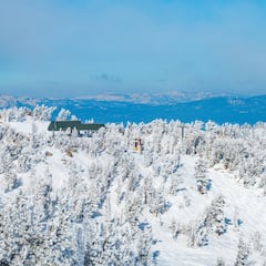 La viuda del snowboarder ahogado en la nieve denuncia a la estación de esquí