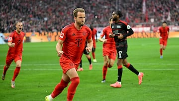 Soccer Football - Bundesliga - Bayern Munich v 1. FC Union Berlin - Allianz Arena, Munich, Germany - November 2, 2024 Bayern Munich's Harry Kane celebrates scoring their first goal REUTERS/Angelika Warmuth DFL REGULATIONS PROHIBIT ANY USE OF PHOTOGRAPHS AS IMAGE SEQUENCES AND/OR QUASI-VIDEO.