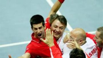 Djokovic gana a Cilic y consigue el paso de Serbia a semifinales