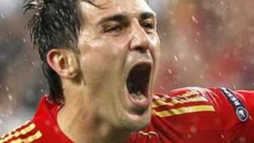 <strong>COMPAÑERISMO.</strong> Villa elogió el partido realizado por Fernando Torres ante Rusia.