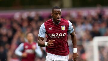 Jhon Durán en un partido de Aston Villa en la Premier League.