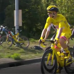 Una de las escenas del año y que representa al máximo los valores del deporte: Pogacar y Roglic...