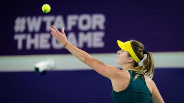 Elina Svitolina of the Ukraine in action during her third round match at the 2021 Abu Dhabi WTA Womens Tennis Open WTA 500 tournament against Ekaterina Alexandrova of Russia AFP7 10/01/2021 ONLY FOR USE IN SPAIN
