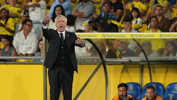 Carlo Ancelotti gesticula durante el partido entre Las Palmas y el Real Madrid.