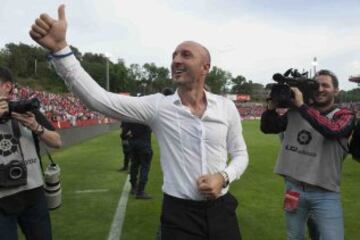 Los jugadores del Zaragoza celebran la victoria de su equipo. Popovic.