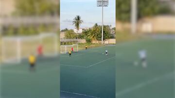 Video: El terrible error al cobrar un penal en una liga de barrio