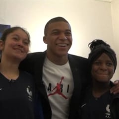 El precioso gesto que tuvo Mbappé con un grupo de niños de su barrio