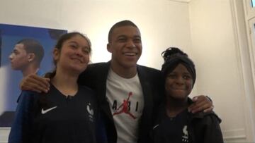 El precioso gesto de Mbappé con un grupo de niños de su barrio