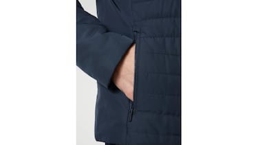 Probamos la chaqueta The Ocean Race de Helly Hansen: aislante, muy ligera e impermeable