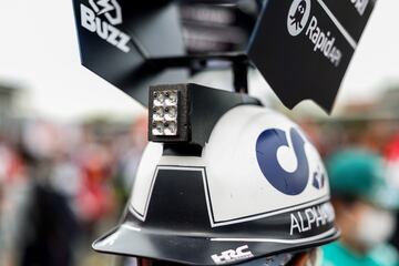 Durante la práctica del Gran Premio de Japón, desarrollado en el circuito de Suzuka, se ha podido ver un desfile de los sombreros más variopintos.