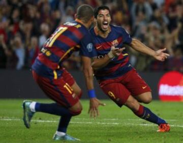 Alegría de Luis Suarez después de anotar el 2-1 para el Barcelona.