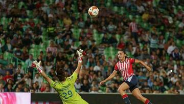 Chivas es el nuevo líder general de la competencia luego de vencer a Santos 3-1; América sigue invicto en el Clásico Joven y golea a Cruz Azul; Diana Evangelista es líder de goleo.