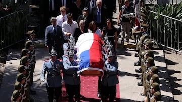 Santiago, 6 febrero 2024.
Los restos del ex presidente Sebastian Piñera llegan al ex Congreso Nacional para ser velado en funerales de estado. El ex mandatario fallecio luego que su helicoptero capotara en el lago Ranco. 
Paul Plaza/Aton Chile