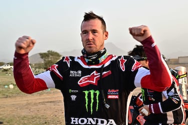 Ricky Brabec celebra al final de la etapa 12 del Dakar.