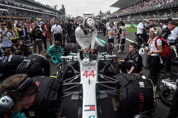 El inglés quedó cuarto en el GP de México donde ganó Verstappen y Vettel, su máximo rival durante la temporada, quedó segundo. Ese día entró a formar parte del club de los heptacampeones del mundo.