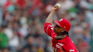 MEX2881. CIUDAD DE MÉXICO (MÉXICO), 25/03/2024.- El lanzador de los Diablos Rojos, Ronnie Williams, en acción durante un juego amistoso entre los Yankees de Nueva York y Diablos Rojos del México este lunes, en el estadio Alfredo Harp Helú, este lunes en la Ciudad de México (México). EFE/ Isaac Esquivel