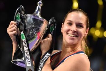 Gran año de la eslovaca que entra por primera vez en el top ten del tenis mundial. Empezó en el puesto 38 y ascendió 33 puestos hasta el quinto que ocupa actualmente. Redondeó su año ganando la WTA Finals en Singapur al vencer en la final a Angelique Kerber.