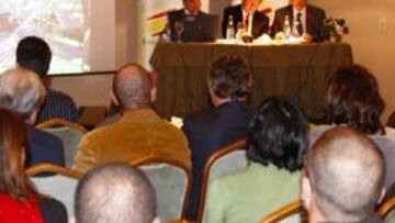 <b>PRESENTACIÓN. </b>Del Valle, Gutiérrez y Vilanova, en la rueda de prensa.