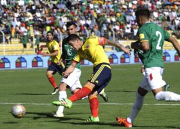 James cambia los pitos del Bernabéu por partidazo en La Paz
