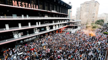 Manifestación en contra de Meriton.
SEGUIDORES
SEGUIDORES CONTRA PETER.LIM
SEGUIDORES